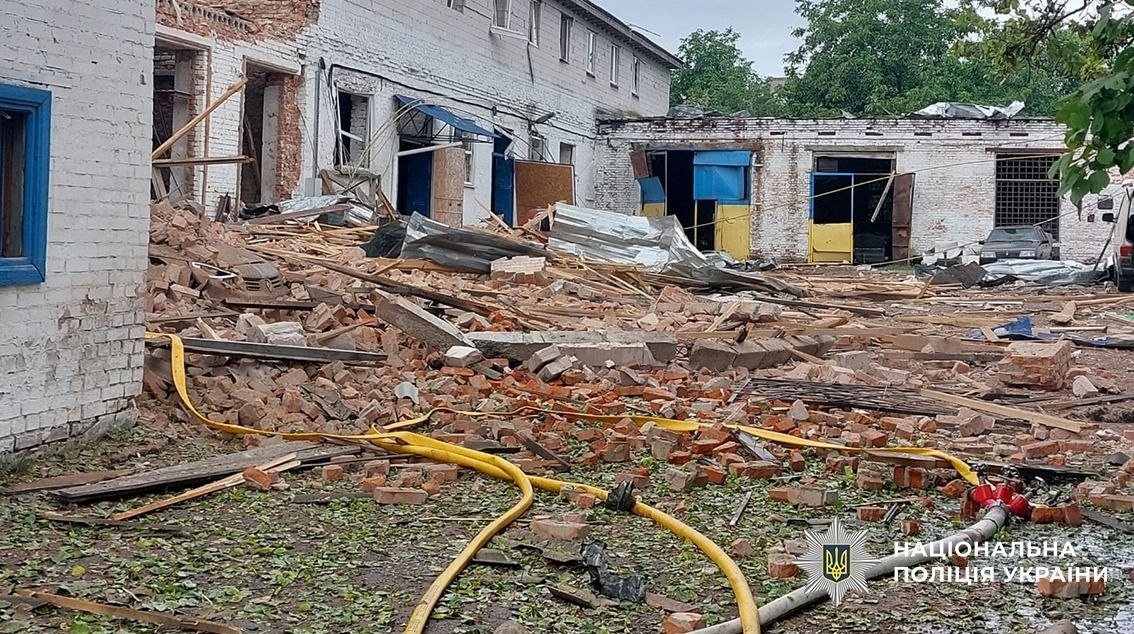 Росіяни атакували склади сільгосппідприємства у Прилуках: троє загиблих, семеро поранених
