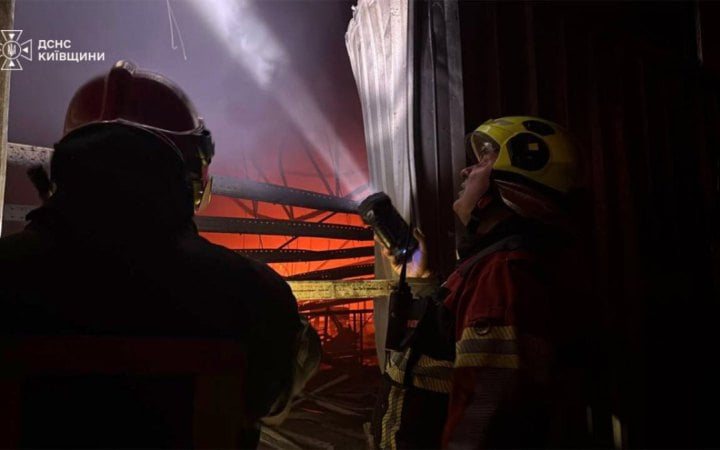 У Києві в Оболонському районі пошкоджено житловий будинок, двоє постраждалих