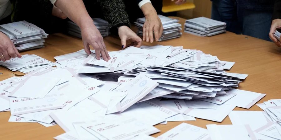 Партія Кулбергса впевнено перемагає на виборах у Латвії