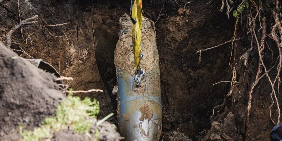 Росіяни скинули КАБ на п'ятиповерхівку в Ізюмі, під завалами можуть бути люди