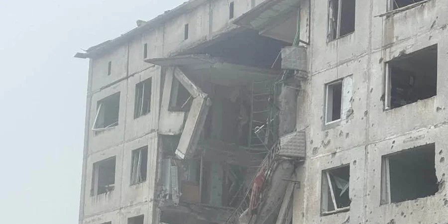 Авіаудар по Слов'янську: влучання у дві багатоповерхівки, семеро поранених