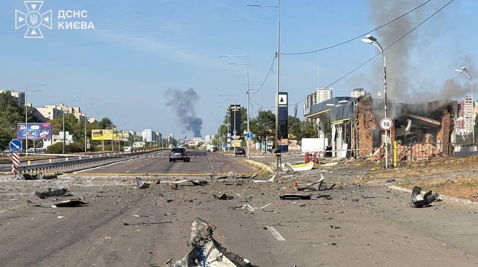 Російські дрони вдарили по двох АЗС у Києві: двоє загиблих, восьмеро постраждалих