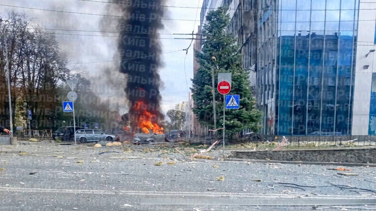 Російський дрон влучив в офісну будівлю в Києві: п'ятеро загиблих, 27 постраждалих