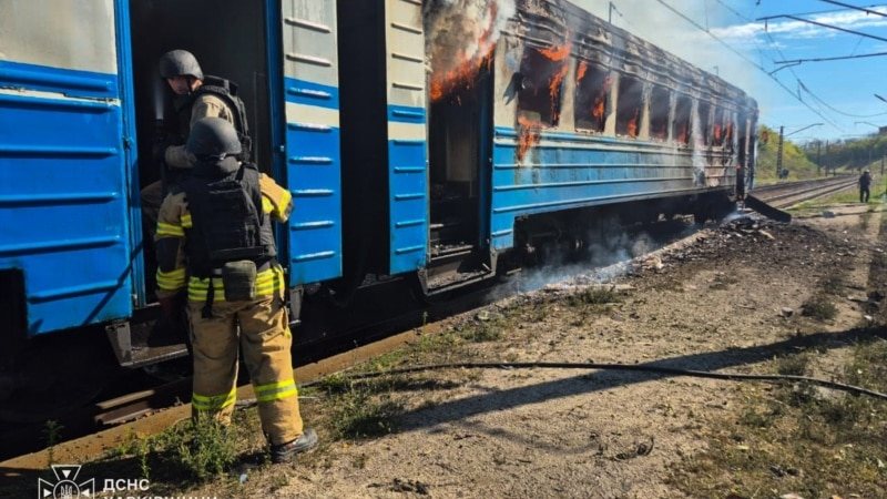 Російський дрон влучив у приміську електричку на Харківщині: загинув чоловік, восьмеро постраждали