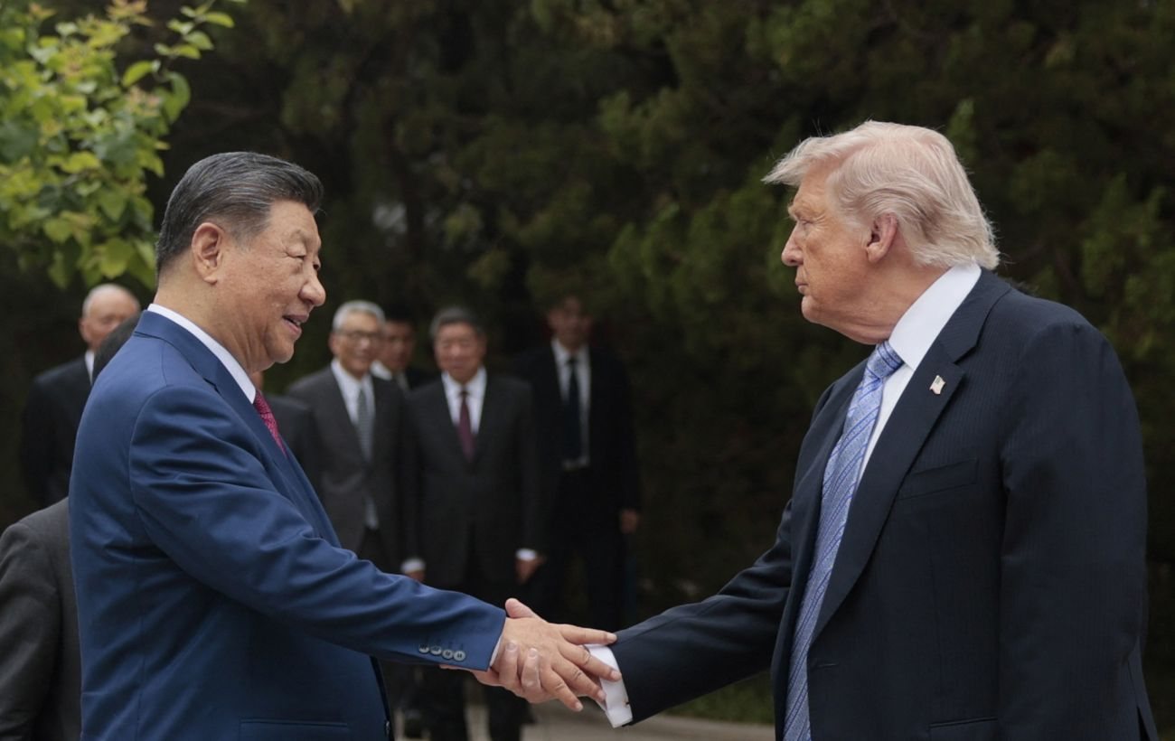 Трамп особисто зустрів Сі Цзіньпіна на військовому аеродромі з червоною доріжкою