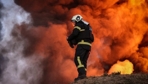 Російські дрони атакували нафтобазу на Хмельниччині, виникла пожежа