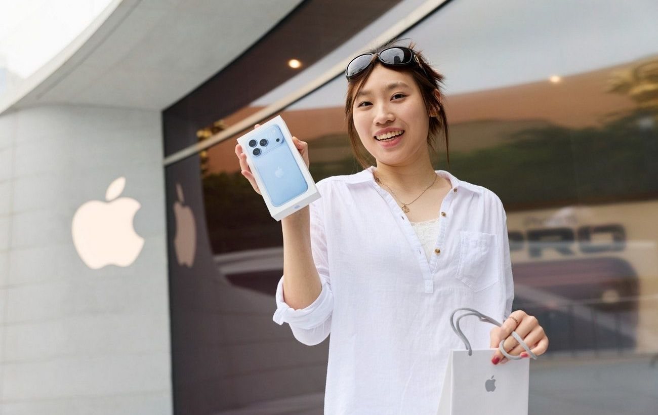 Офіційні iPhone в Україні стартують за тиждень після світових прем'єр попри закрите небо