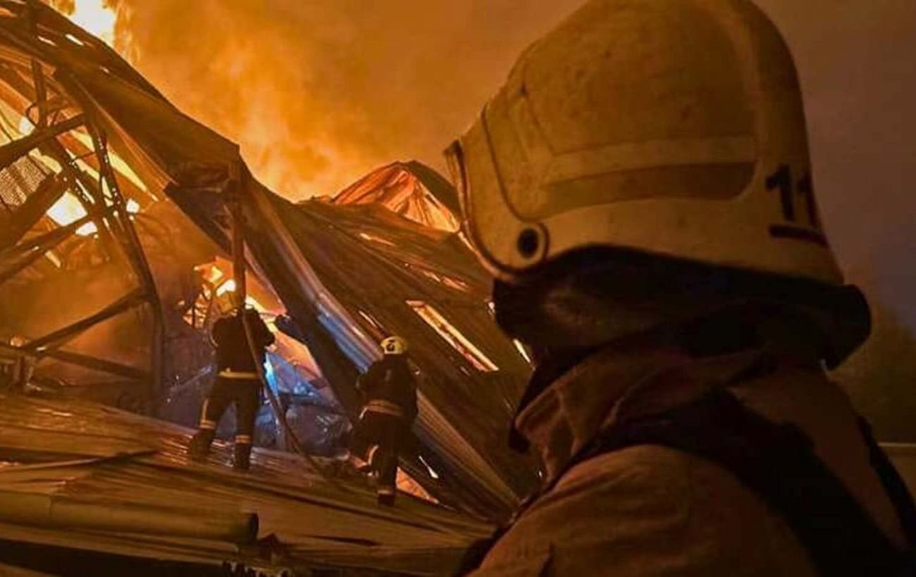 У Києві під час атаки пошкоджено КВЦ «Парковий»: постраждалих немає