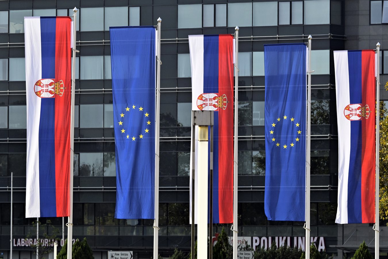 Сербія не скасувала безвіз із Росією: що може змінитися