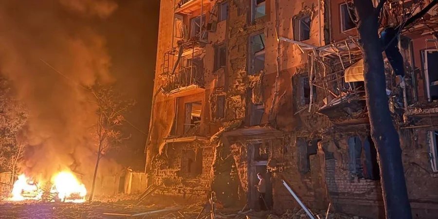 Нічна атака РФ: у Запоріжжі пошкоджено будинки, у Кривому Розі удар по підприємству, у Херсоні загинув водій швидкої
