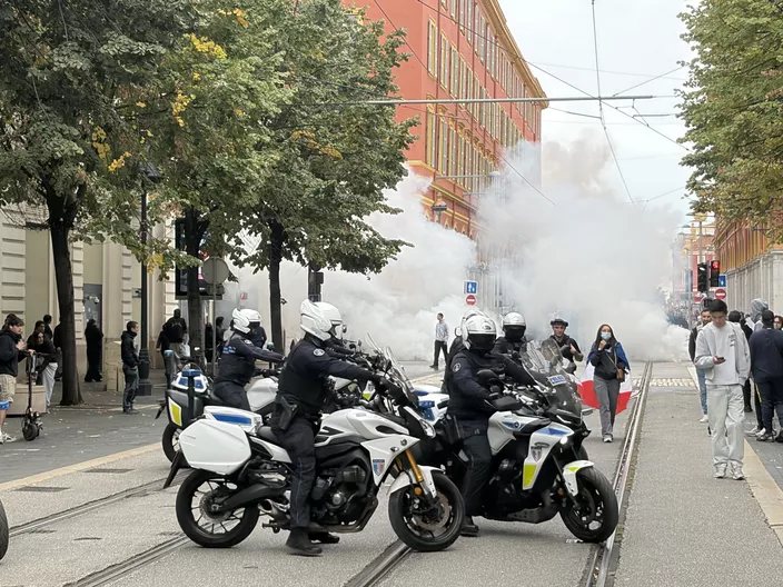 У Франції тривають загальнонаціональні протести, в окремих містах сутички з поліцією